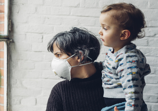 Mutter und Kind in Quarantäne. Shooting für DIE ZEIT. Unveröffentlicht