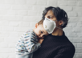 Mutter und Kind in Quarantäne. Shooting für DIE ZEIT. Unveröffentlicht